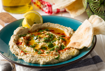 Dip z pečeného lilku „Baba ganoush“