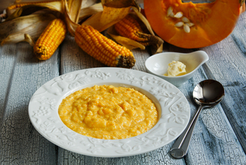 Polenta s pečenou dýní a plísňovým sýrem