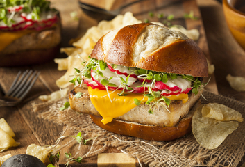 Letní grilování: losos, tofu-burger i chřest