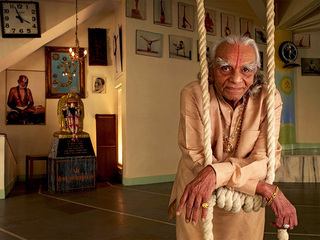 B. K. S. Iyengar a jeho precizní ásany