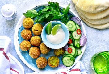 Falafel s jogurtovým dipem