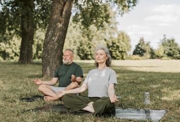 Meditační sedy: siddhásana a sukhásana