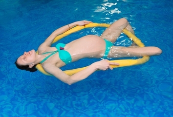 Aqua-natal jóga – cesta k lepšímu porodu