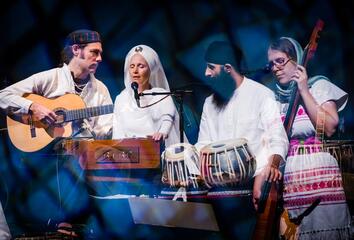 Turné Snatam Kaur „Light of the Beloved“