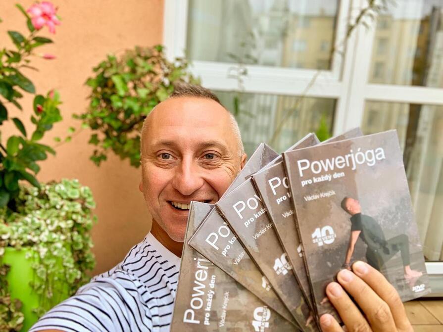 Všichni tři opět spolu... na DVD Powerjóga pro každý den