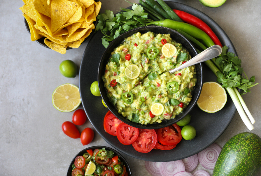 Guacamole se sušenými rajčaty