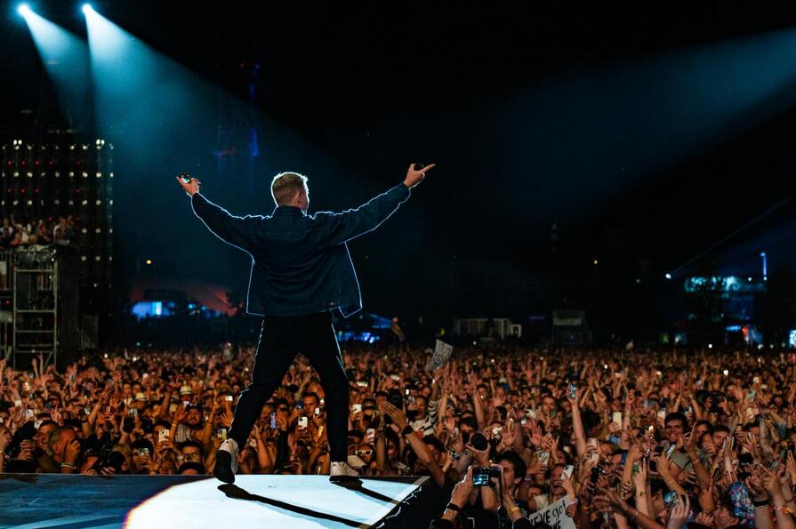 Začíná 23. ročník Colours of Ostrava 2026. Rekordní Twenty One Pilots, prodloužený Moby nebo hra na houby.