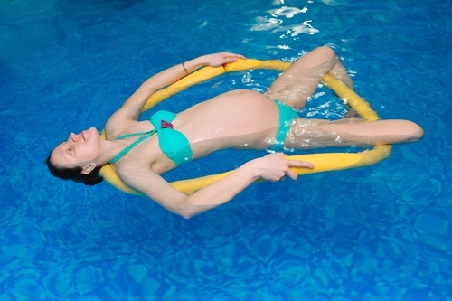 Aqua-natal jóga – cesta k lepšímu porodu