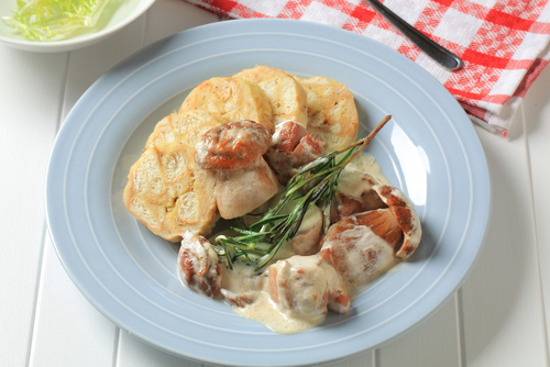 Špaldový knedlík s tofu a houbovou omáčkou